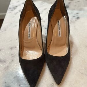 Manolo Blahnik grey suede pumps size 36.5
